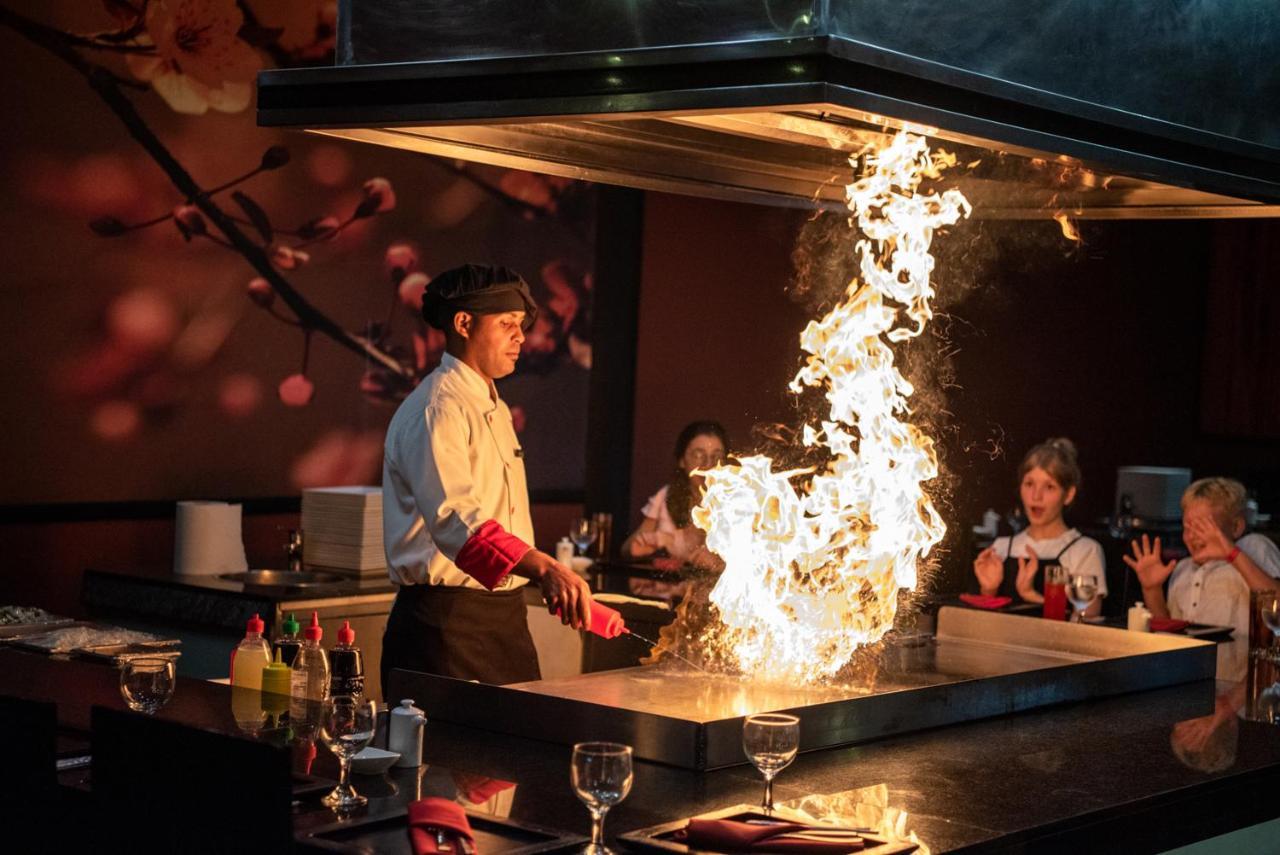 Grand Sirenis Punta Cana Resort & Aquagames Uvero Alto Екстериор снимка Teppanyaki cooking
