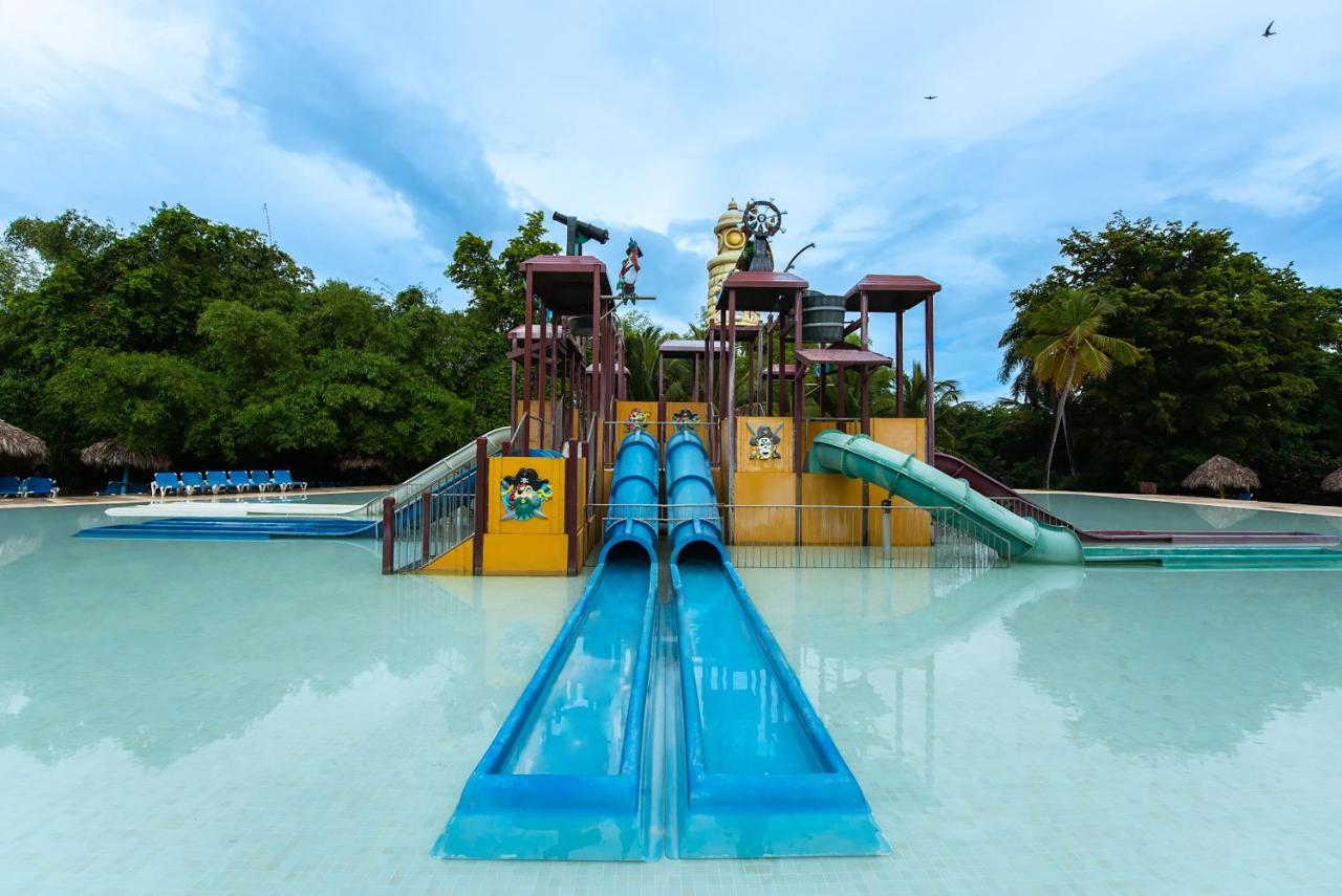 Grand Sirenis Punta Cana Resort & Aquagames Uvero Alto Екстериор снимка Splash Jungle Water Park