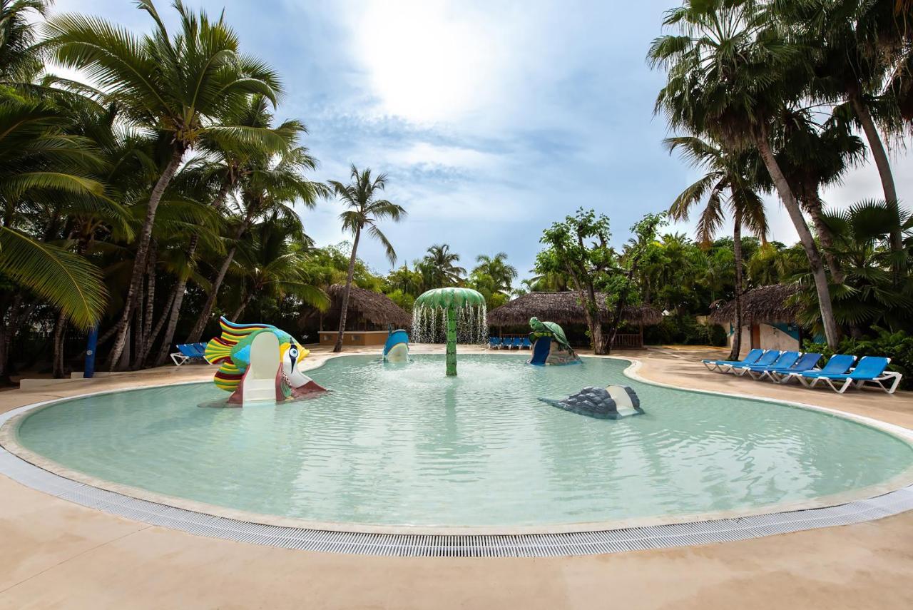 Grand Sirenis Punta Cana Resort & Aquagames Uvero Alto Екстериор снимка The swimming pool at the resort