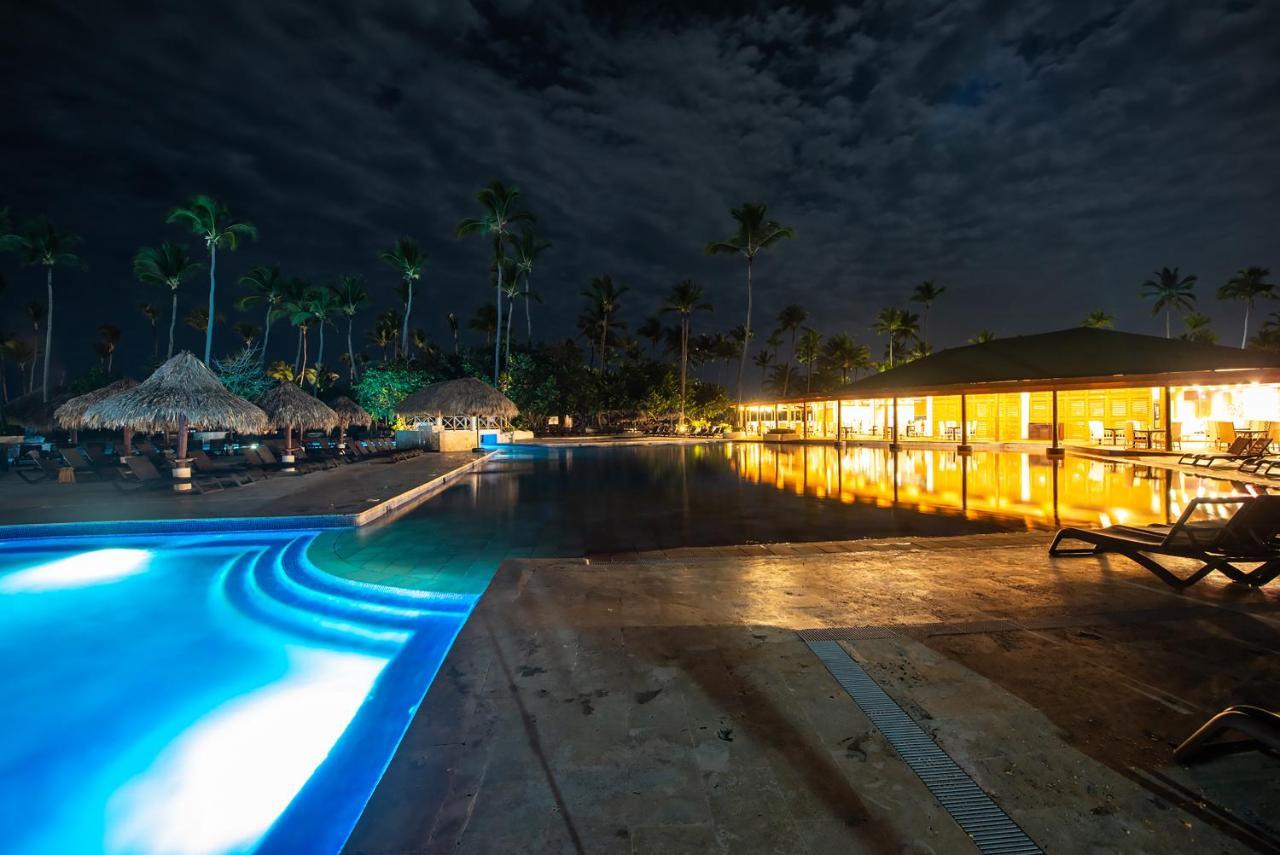 Grand Sirenis Punta Cana Resort & Aquagames Uvero Alto Екстериор снимка The resort at night