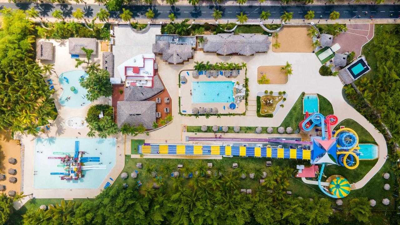 Grand Sirenis Punta Cana Resort & Aquagames Uvero Alto Екстериор снимка Aerial view of Splash Jungle Water Park