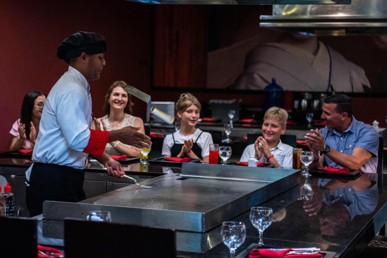 Grand Sirenis Punta Cana Resort & Aquagames Uvero Alto Екстериор снимка A cooking class at the Culinary Institute of New York at Westchester