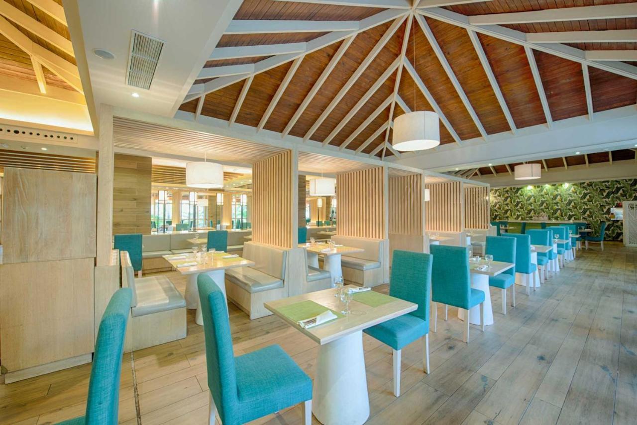 Grand Sirenis Punta Cana Resort & Aquagames Uvero Alto Екстериор снимка The restaurant at the hotel