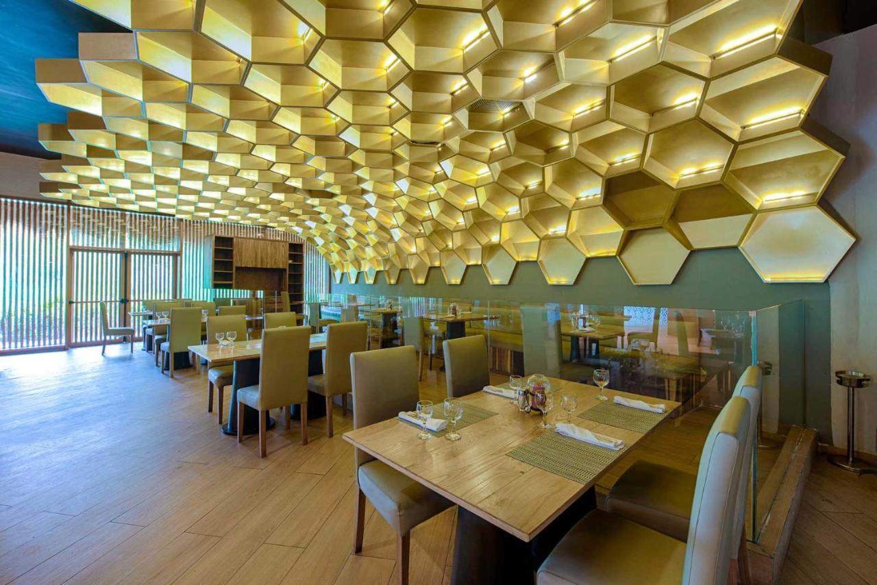 Grand Sirenis Punta Cana Resort & Aquagames Uvero Alto Екстериор снимка The interior of the restaurant