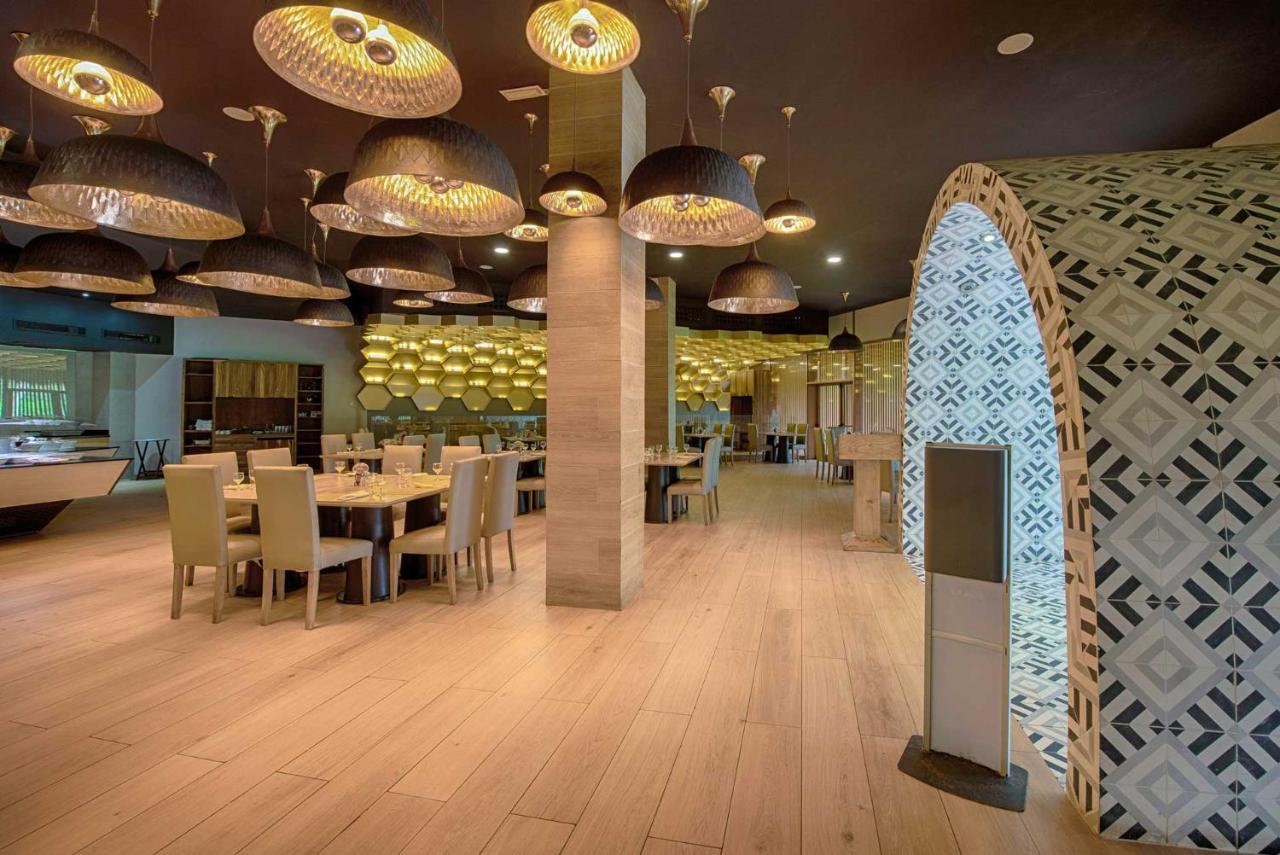 Grand Sirenis Punta Cana Resort & Aquagames Uvero Alto Екстериор снимка The interior of the restaurant