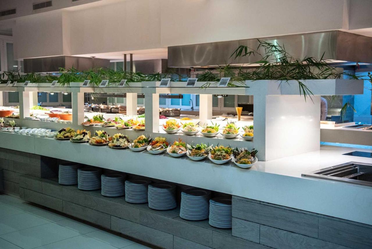 Grand Sirenis Punta Cana Resort & Aquagames Uvero Alto Екстериор снимка A salad bar