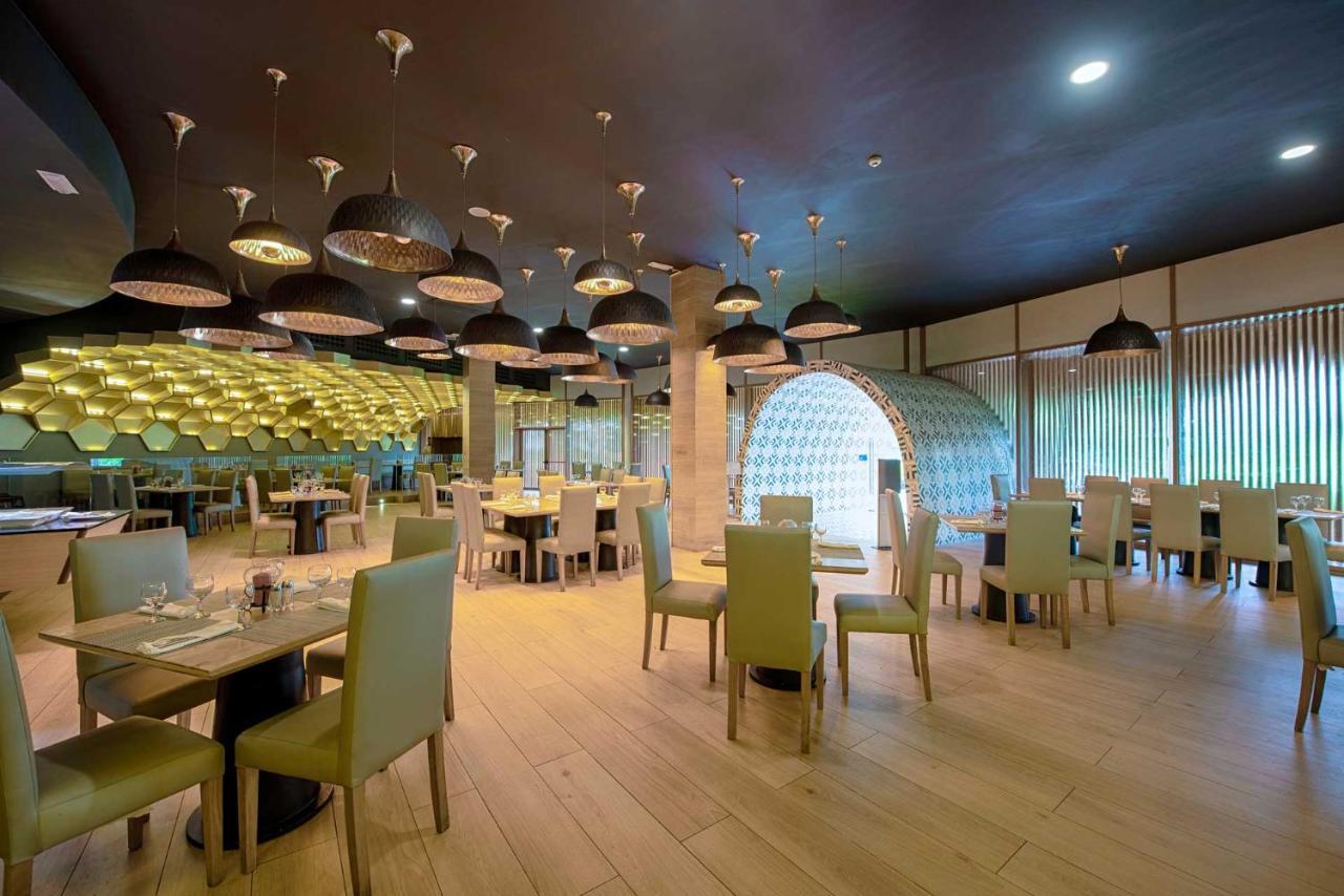Grand Sirenis Punta Cana Resort & Aquagames Uvero Alto Екстериор снимка Restaurant interior