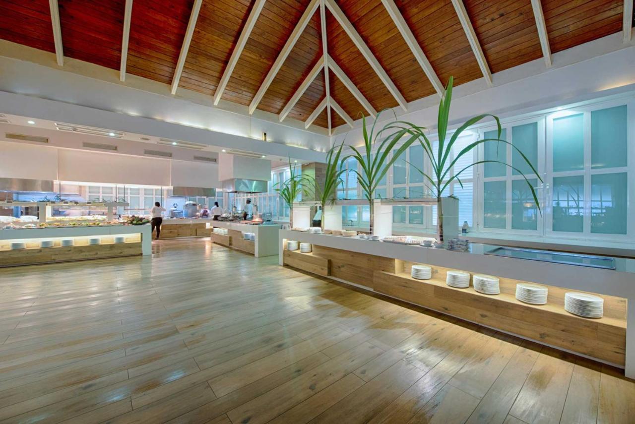 Grand Sirenis Punta Cana Resort & Aquagames Uvero Alto Екстериор снимка The interior of the airport's main terminal