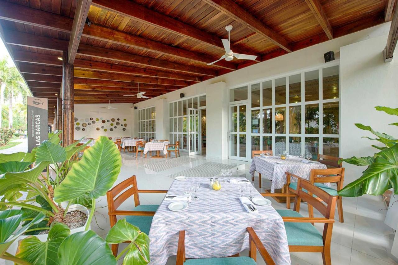 Grand Sirenis Punta Cana Resort & Aquagames Uvero Alto Екстериор снимка The restaurant at the resort