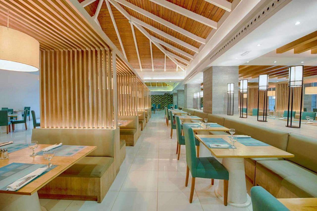 Grand Sirenis Punta Cana Resort & Aquagames Uvero Alto Екстериор снимка The interior of the restaurant