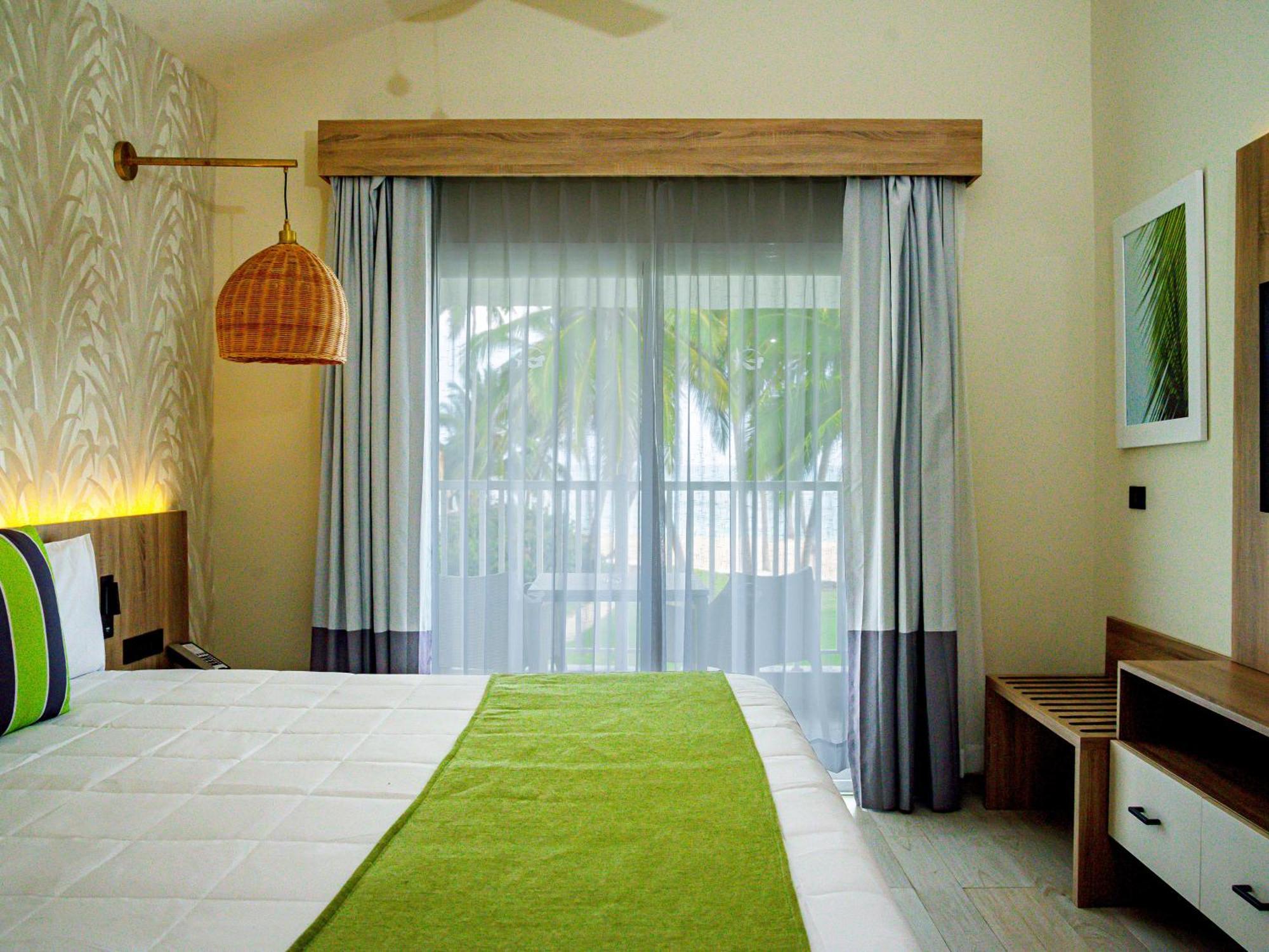 Grand Sirenis Punta Cana Resort & Aquagames Uvero Alto Екстериор снимка A bedroom at the resort