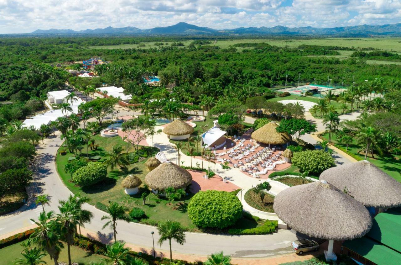 Grand Sirenis Punta Cana Resort & Aquagames Uvero Alto Екстериор снимка Aerial view of the resort