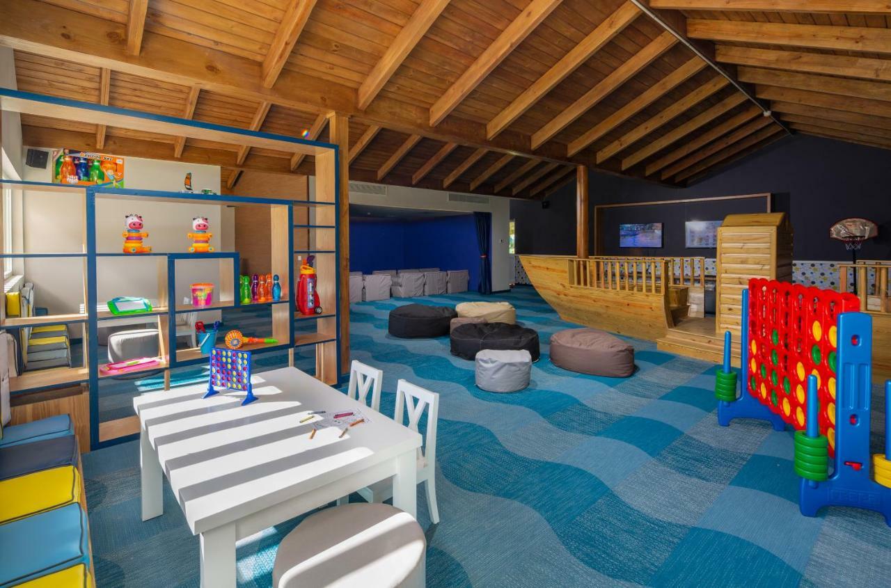 Grand Sirenis Punta Cana Resort & Aquagames Uvero Alto Екстериор снимка The Kids Club at the Sheraton Maldives Resort & Spa